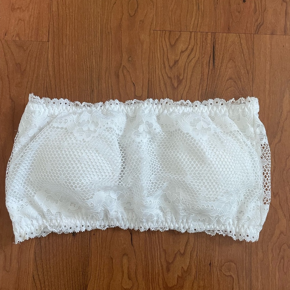 While strapless lace bra